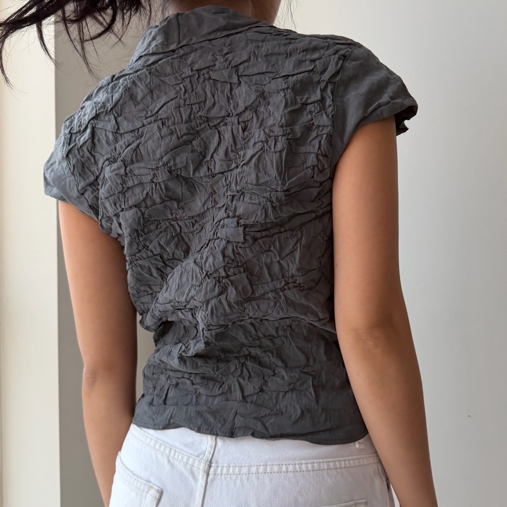 Sarah Pacini Charcoal Crinkled Short Sleeve Blouse - Medium - Picture 4 of 6